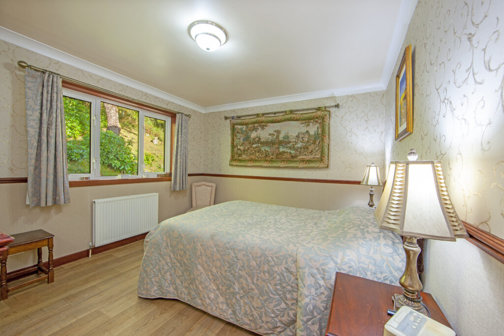 1Z6E2004 Maseter bedroom small