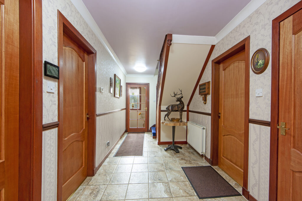 1Z6E2033 hallway small