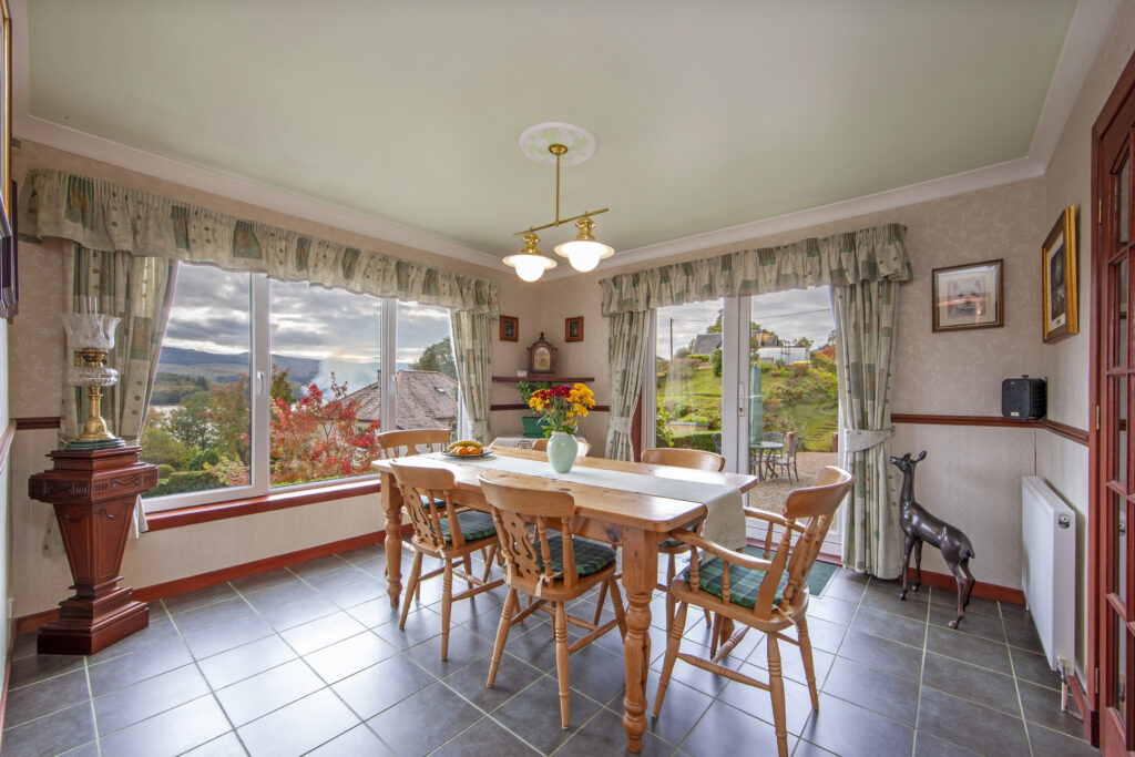 1Z6E2100 dining room small