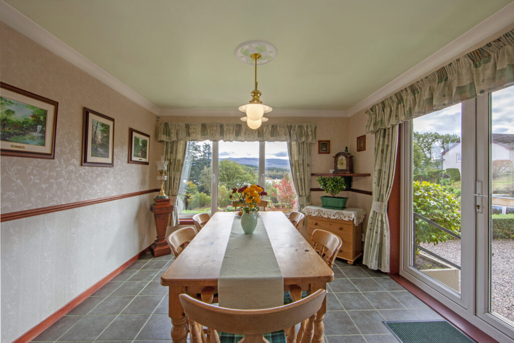 1Z6E2103 Dining Room small