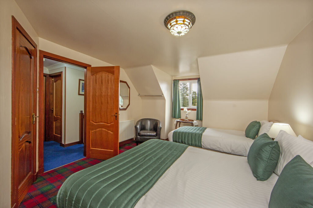 1Z6E2137 bedroom small
