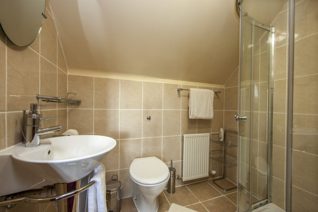 1Z6E2144 bedroom ensuite small