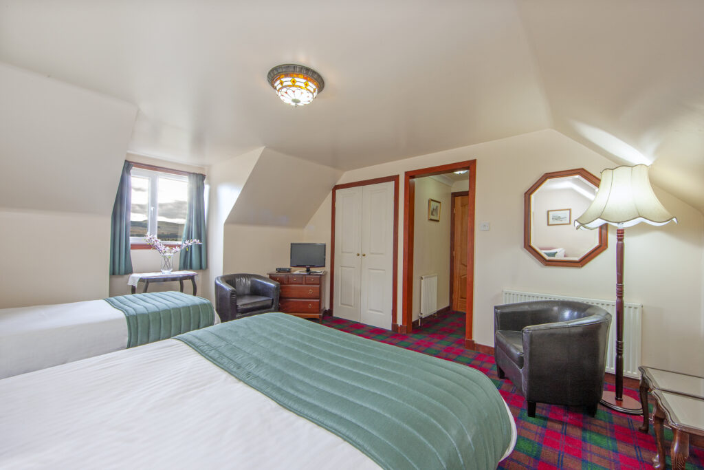 1Z6E2161 bedroom small