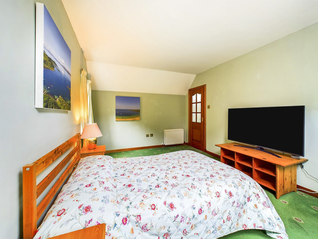 CAM02033G0-PR0036-STILL057