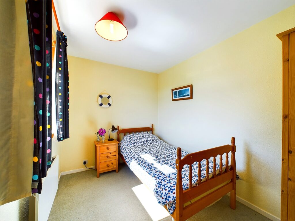 CAM02033G0-PR0053-STILL034