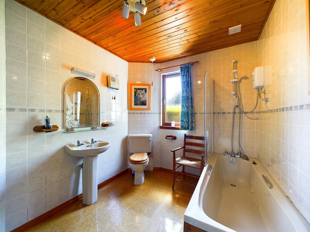 CAM02033G0-PR0058-STILL023