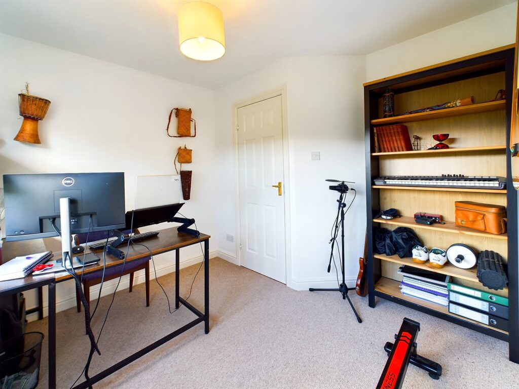 CAM02033G0-PR0063-STILL028