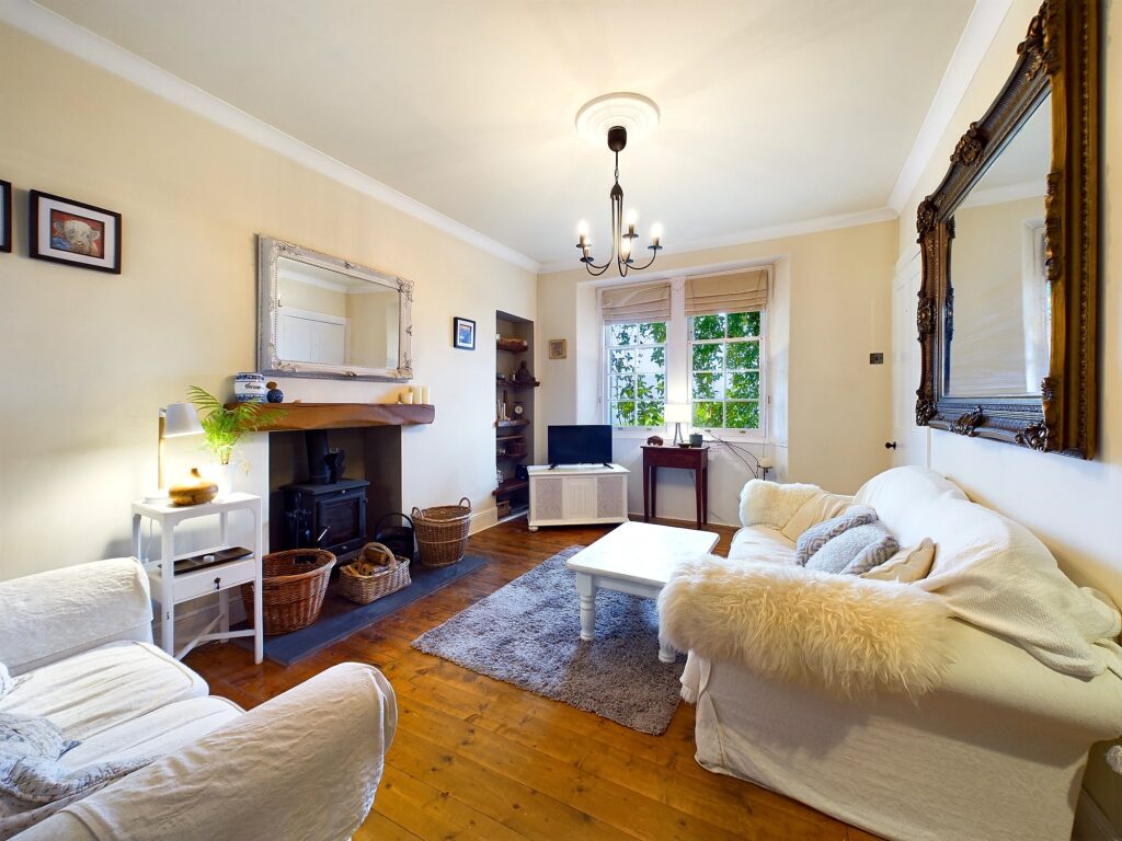 CAM02033G0-PR0083-STILL006