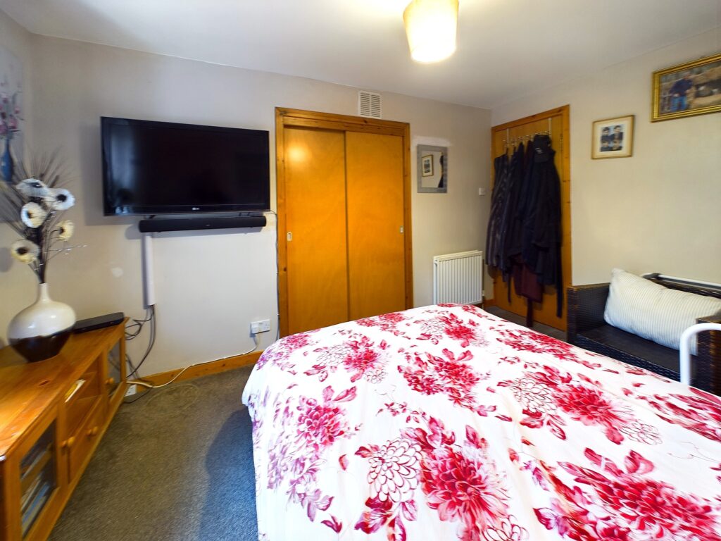 CAM02033G0-PR0103-STILL029
