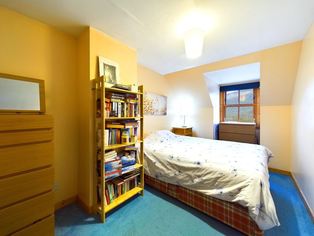 CAM02033G0-PR0103-STILL039