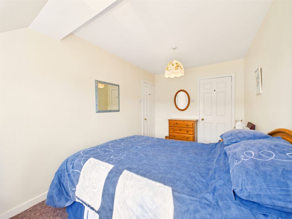 CAM02033G0-PR0135-STILL027