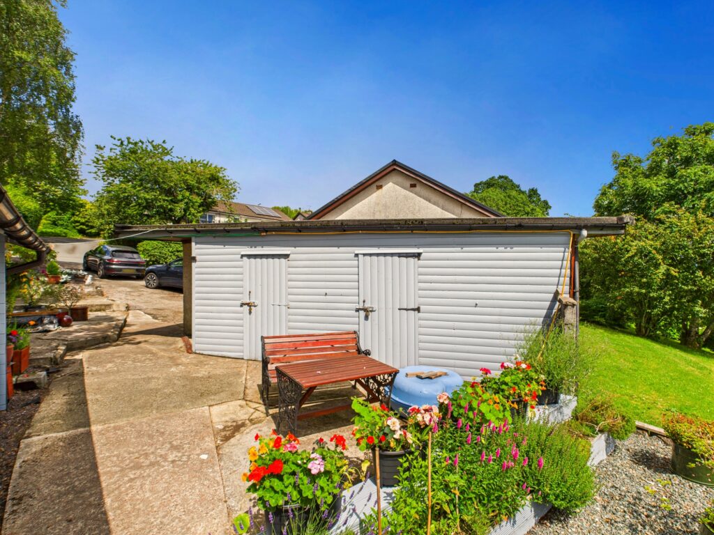 CAM02033G0-PR0157-STILL010