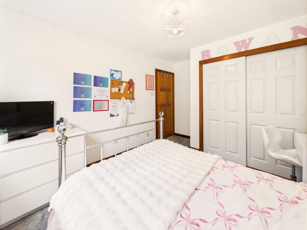CAM02033G0-PR0159-STILL030