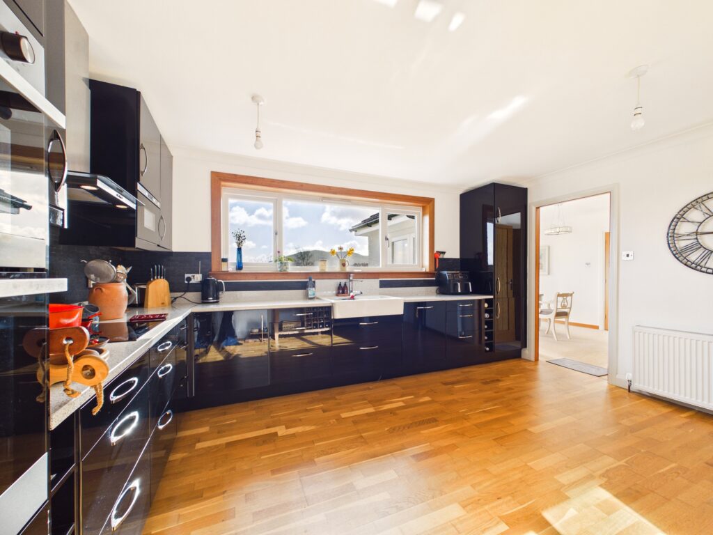 CAM02033G0-PR0193-STILL024