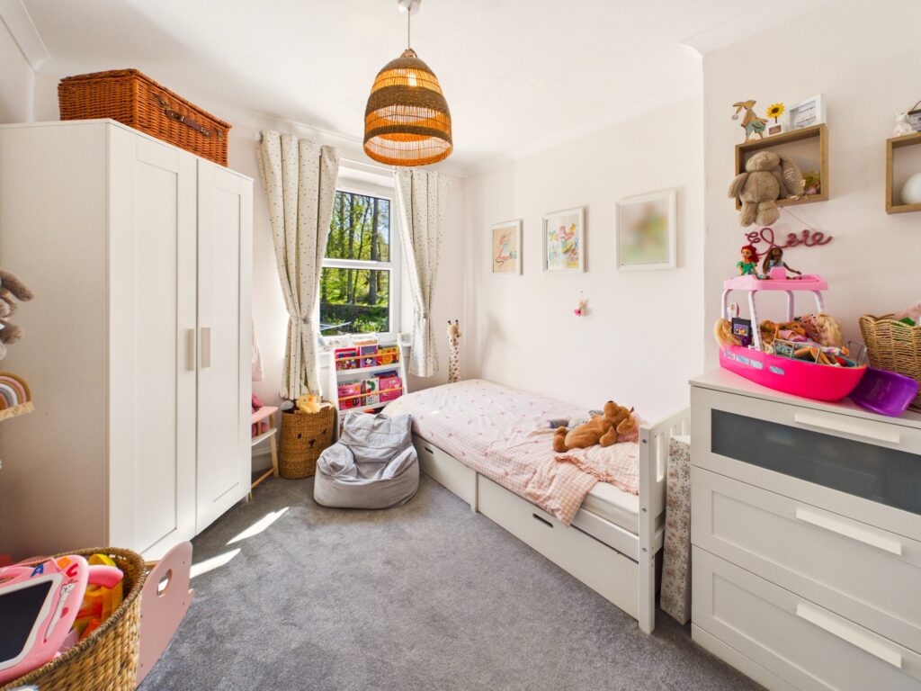 CAM02033G0-PR0211-STILL027